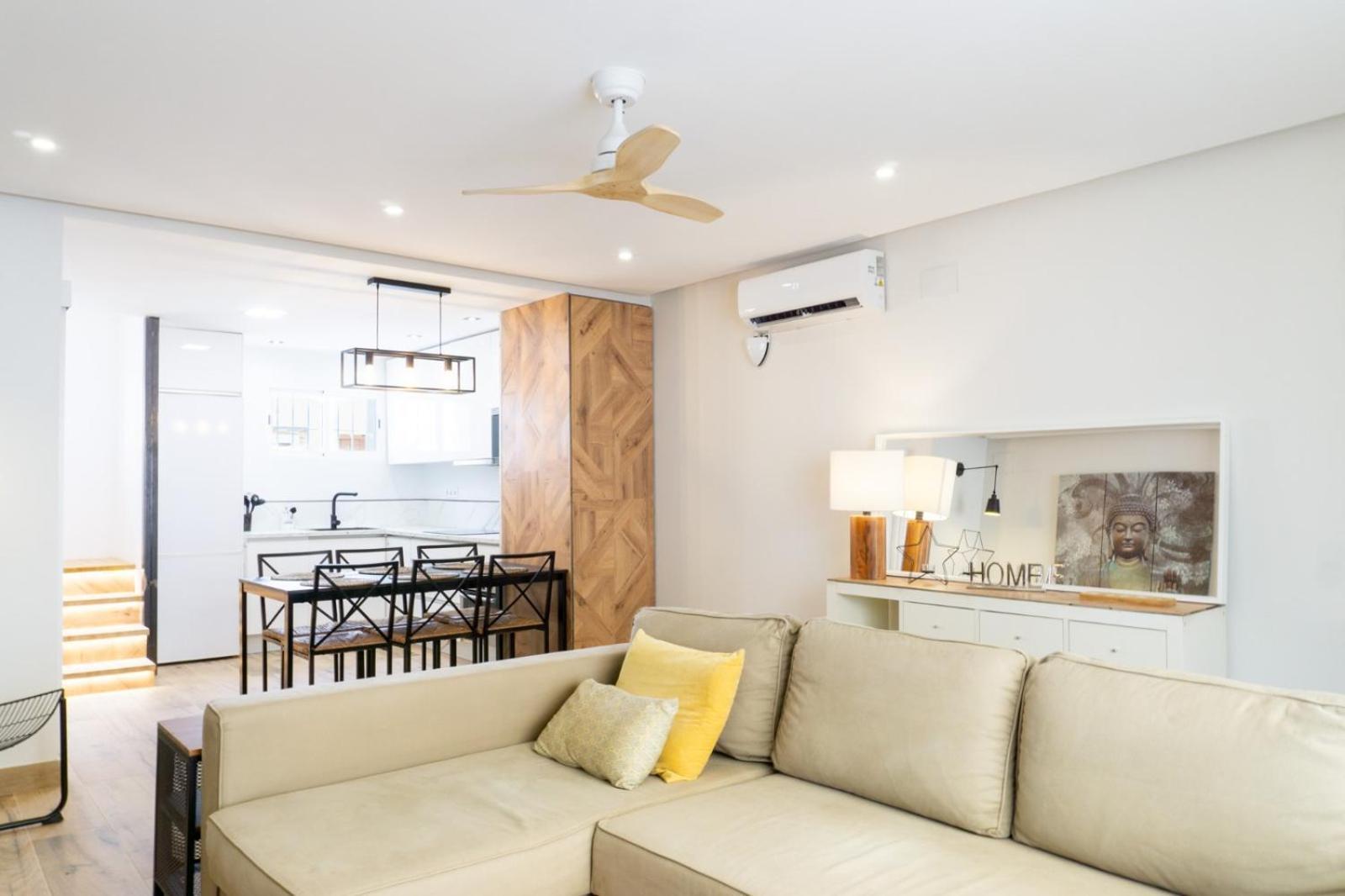 Acogedora Casa Junto Al Mar ,Cerca Del Centro Urbano Apartment Malaga Bagian luar foto